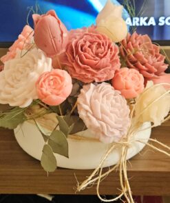 Alternative view of Dekoratif Çeşitli Renk, koku ve Desenlerde Çiçek Mumlar Aranjmanı